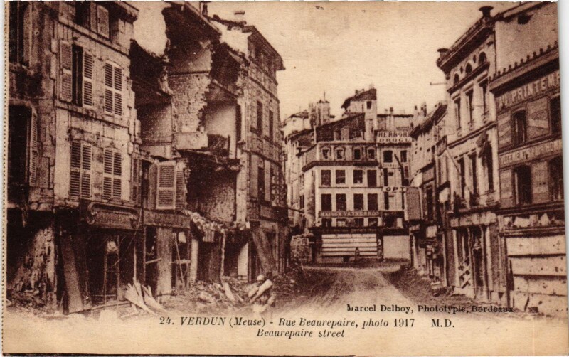 Carte postale ancienne Militaire Verdun - Rue Beaurepaire, photo 1917 à Verdun
