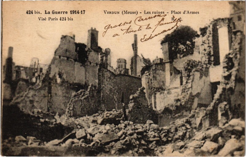 Carte postale ancienne Militaire Verdun - Les ruines - Place d'Armes à Verdun