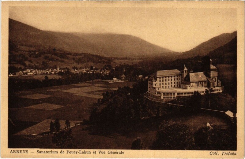 Carte postale ancienne Arrens - Sanatorium de Pouey-Lahun et Vue Générale