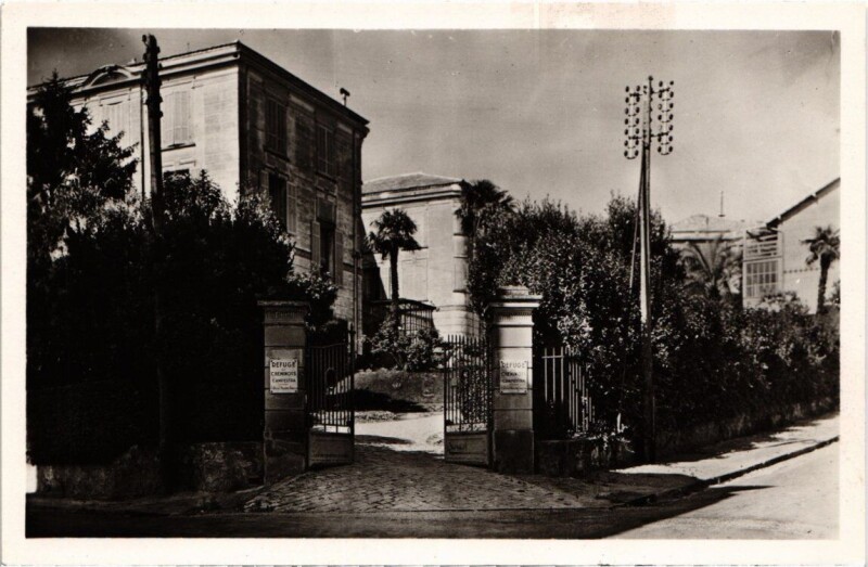 Carte postale ancienne Cannes - Le Refuge des Cheminots - Campestra - Entée Principale à Cannes