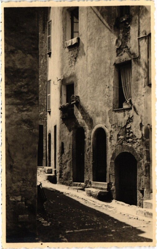 Carte postale ancienne Vence - Une Rue à Vence