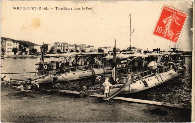 Carte postale ancienne Golfe-Juan - Torpilleurs dans le Port