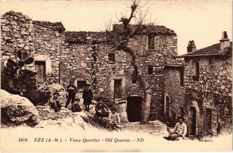 Carte postale ancienne Eze - Vieux Quartier - Old Quartier à Èze