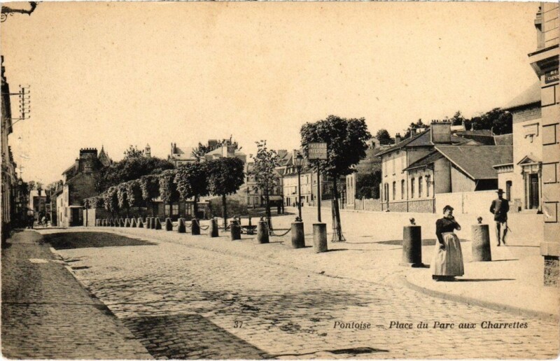 Carte postale ancienne Pontoise - Place du Parc aux Charrettes à Pontoise