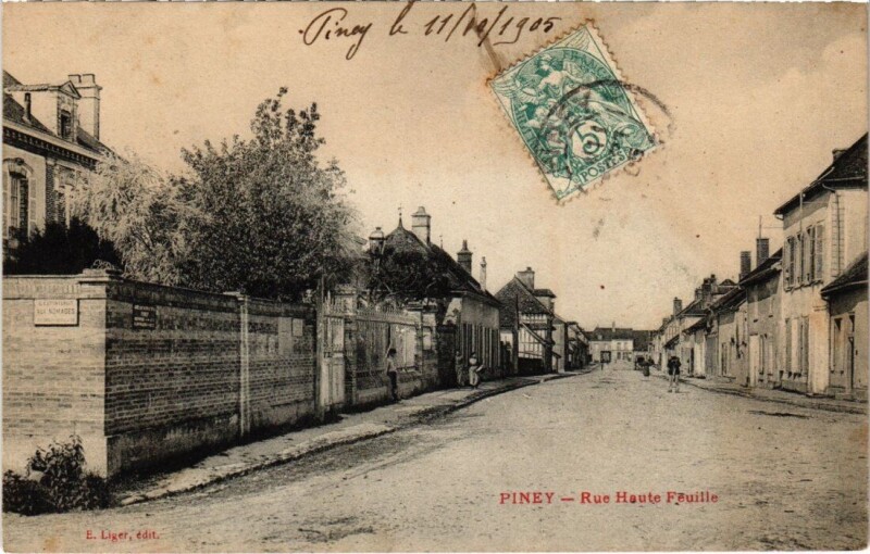 Carte postale ancienne Piney - Rue Haute Feuille à Piney