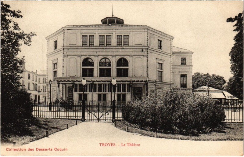Carte postale ancienne Troyes - Le Théatre à Troyes