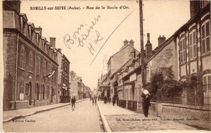 Carte postale ancienne Romilly-sur-Seine - Rue de la Boule d'Or à Romilly-sur-Seine