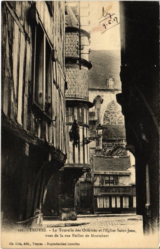 Carte postale ancienne Troyes - La Tourelle des Orfevres et l'Eglise Saint-Jean à Troyes