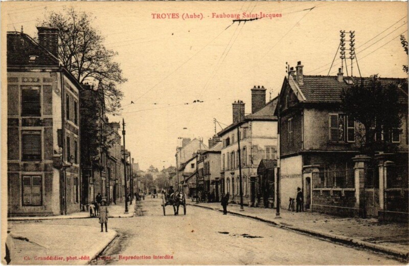 Carte postale ancienne Troyes - Faubourg Saint-Jacques à Troyes