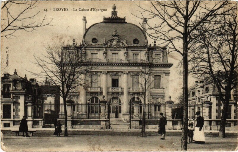 Carte postale ancienne Troyes - Caisse d'Epargne à Troyes