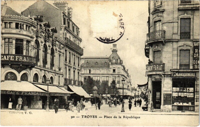 Carte postale ancienne Troyes - Place de la République à Troyes