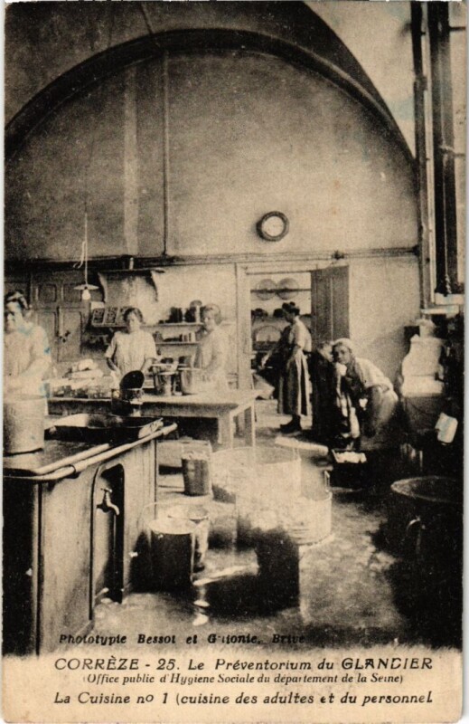 Carte postale ancienne Le Preventorium du Glandier - La Cuisine No 1