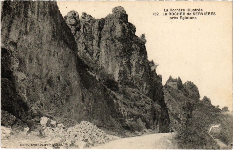 Carte postale ancienne Le Rocher de Servieres pres Egletons
