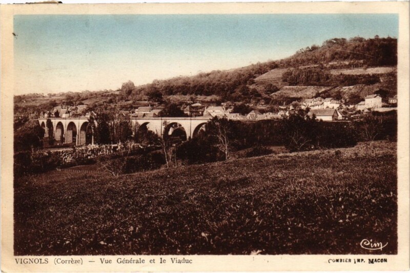 Carte postale ancienne Vignols - Vue Generale et le Viaduc à Vignols