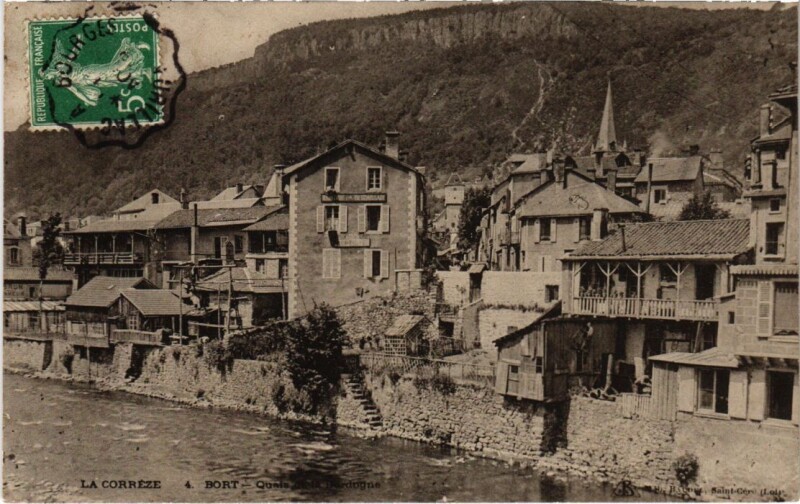 Carte postale ancienne Bort - Quais de la Dordogne