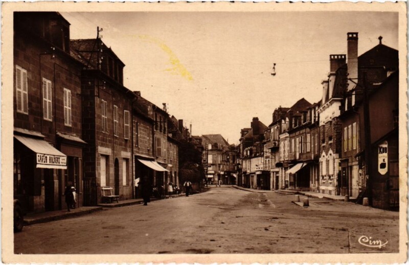Carte postale ancienne Objat - La Rue du Moulin-Neuf à Objat