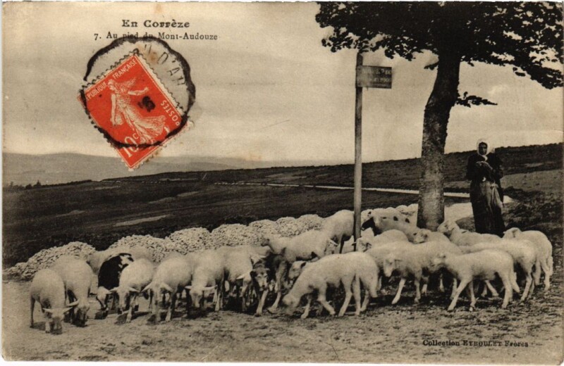 Carte postale ancienne Au Pied du Mont-Audouze