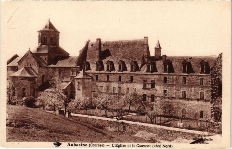 Carte postale ancienne Aubazine - L'Eglise et le Couvent - Cote Nord
