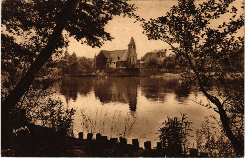 Carte postale ancienne Beaulieu-sur-Dordogne - La Chapelle des Penitents à Beaulieu-sur-Dordogne
