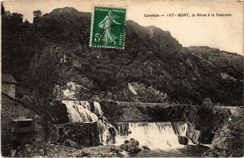 Carte postale ancienne Bort - La Rhue a la Cascade
