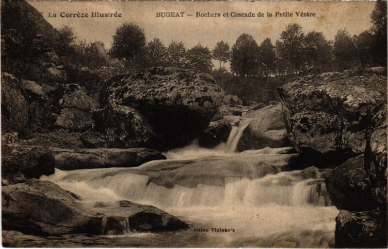 Carte postale ancienne Bugeat - Rochers et Cascade de la Petite Vezere à Bugeat