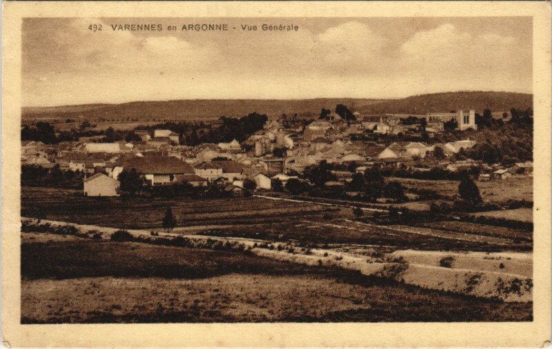 Carte postale ancienne Varennes en Argonne - Vue generale à Varennes-en-Argonne