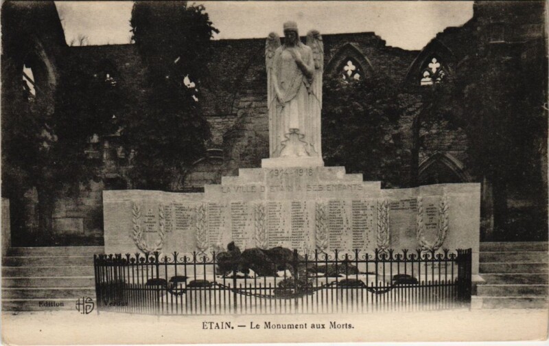 Carte postale ancienne Etain - Le monument aux morts à Étain