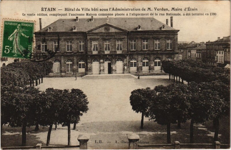 Carte postale ancienne Etain - Hotel de la ville à Étain