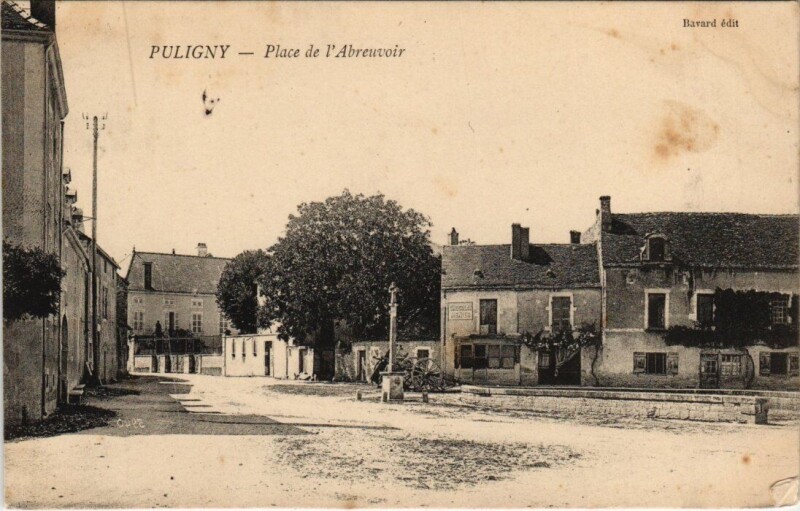 Carte postale ancienne Puligny - Place d'Abreuvoir