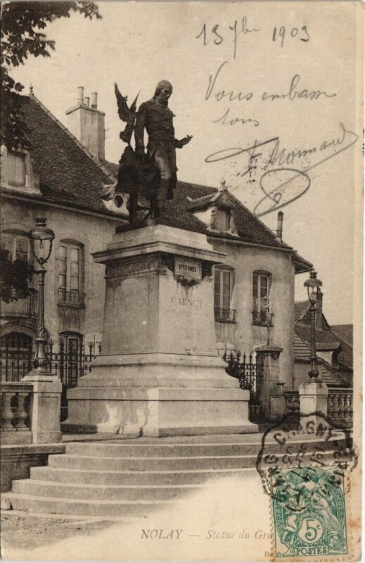 Carte postale ancienne Nolay - Statue à Nolay