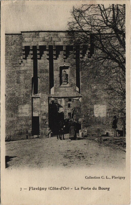 Carte postale ancienne Flavigny - La Porte du Bourg