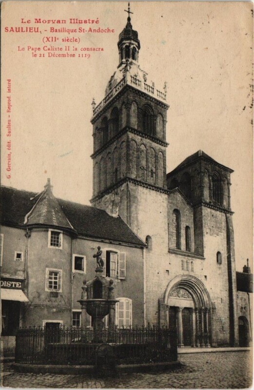 Carte postale ancienne Saulieu - Basilique Saint-Andoche à Saulieu