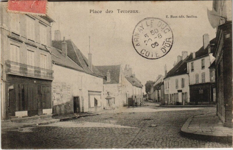 Carte postale ancienne Saulieu - Place des Terreaux à Saulieu
