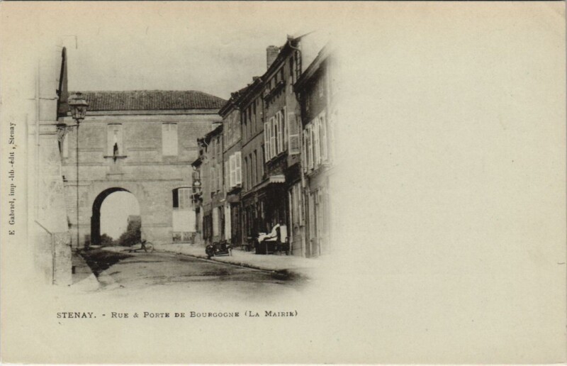 Carte postale ancienne Stenay - Rue & porte de bourgogne à Stenay
