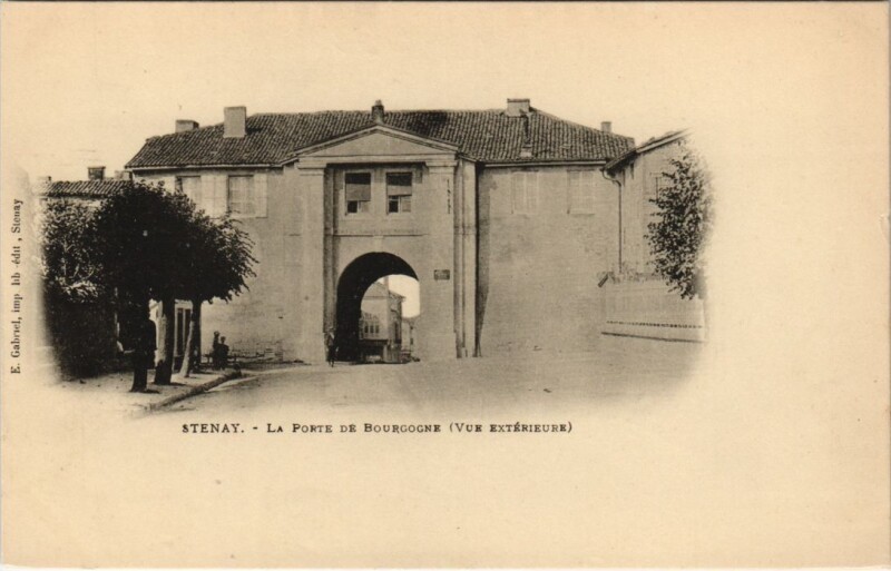 Carte postale ancienne Stenay - La porte de bourgogne à Stenay