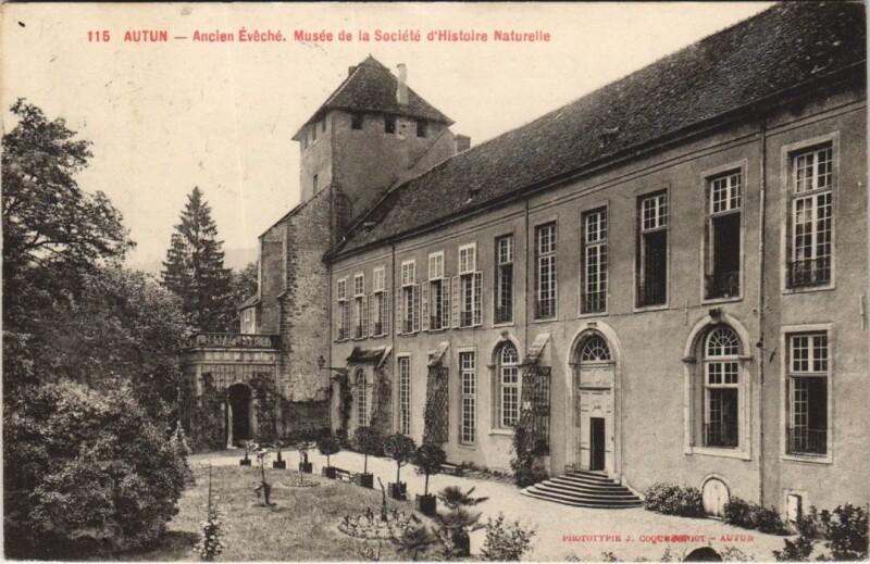Carte postale ancienne Autun - Ancien Eveche. Musée de la Societe d'Histoire Naturelle à Autun