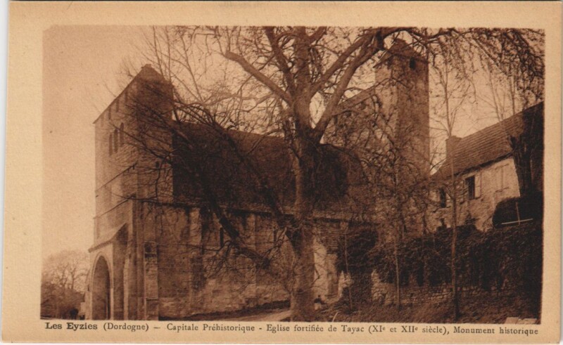 Carte postale ancienne Les Eyzies - Capitale Prehistorique - Eglise fortifiée de Tayac aux Eyzies