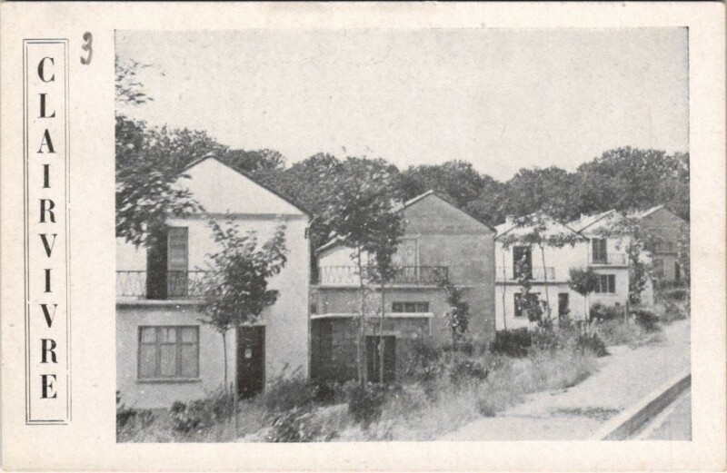 Carte postale ancienne Clairvivre Un groupe de pavillons