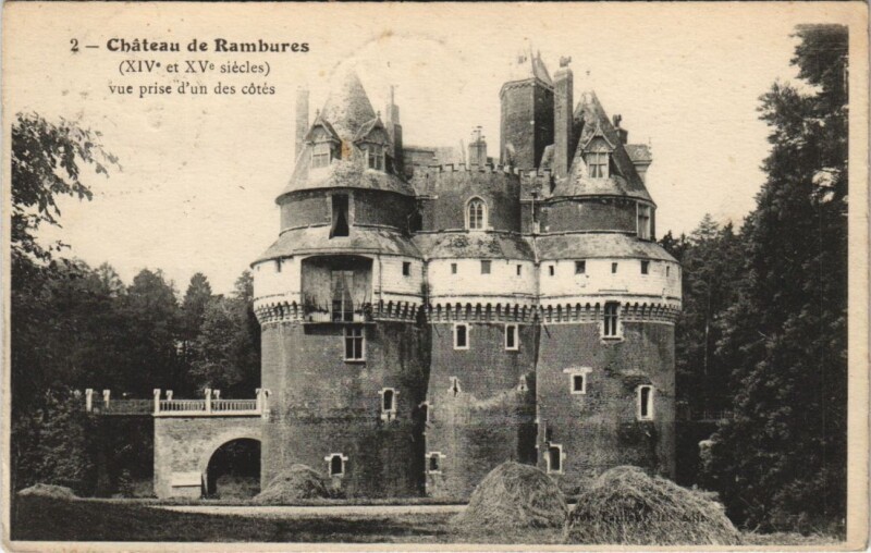 Carte postale ancienne Chateau de Rambures vue prise d'un des cotes à Rambures