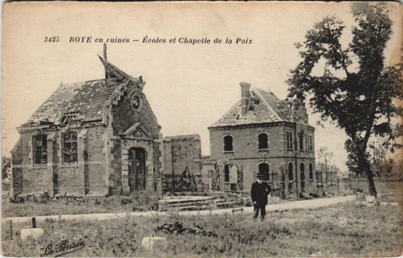Carte postale ancienne Roye en ruines - Ecoles et Chapelle de la Paix