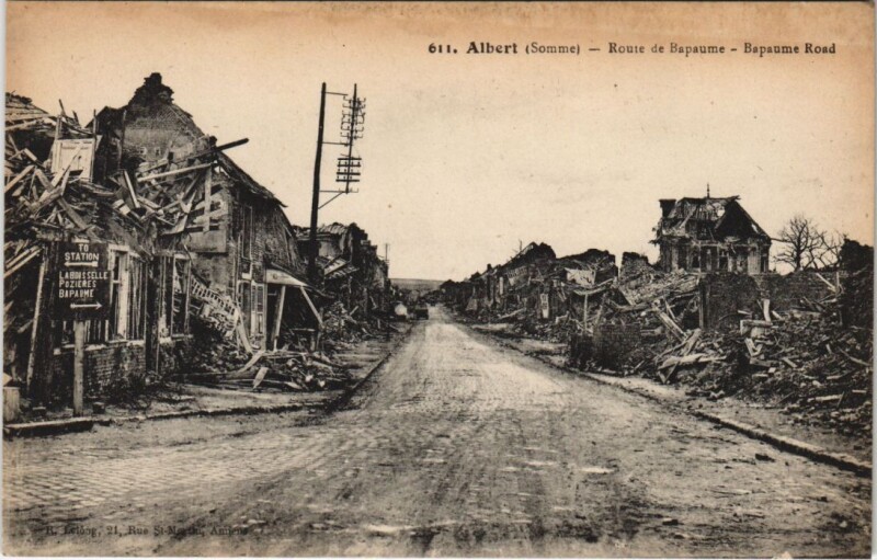 Carte postale ancienne Albert - Route de Bapaume à Albert