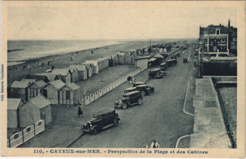 Carte postale ancienne Cayeux-sur-Mer - Perspective de la Plage et des Cabines à Cayeux-sur-Mer