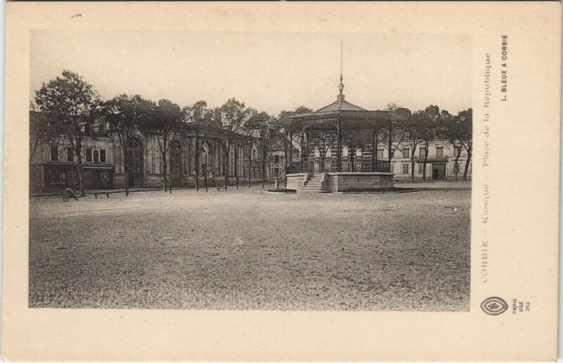 Carte postale ancienne Corbie - Kiosque - Place de la Republique à Corbie