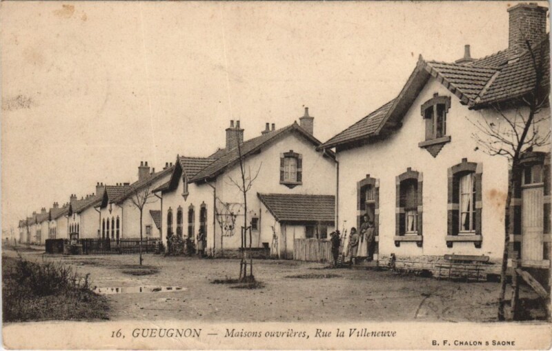 Carte postale ancienne Gueugnon - Maisons Rue la Villeneuve à Gueugnon
