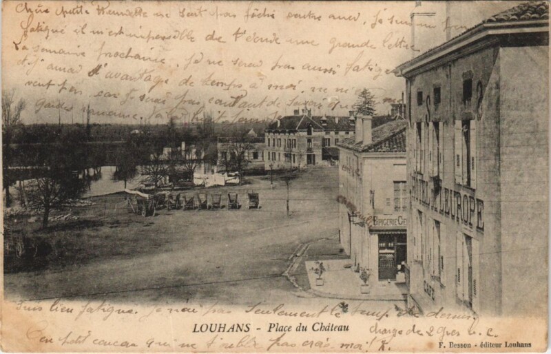 Carte postale ancienne Louhans - Place du Chateau à Louhans