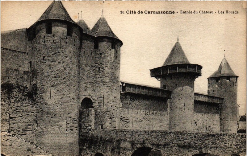Carte postale ancienne Carcassonne Entree du Chateau France à Carcassonne
