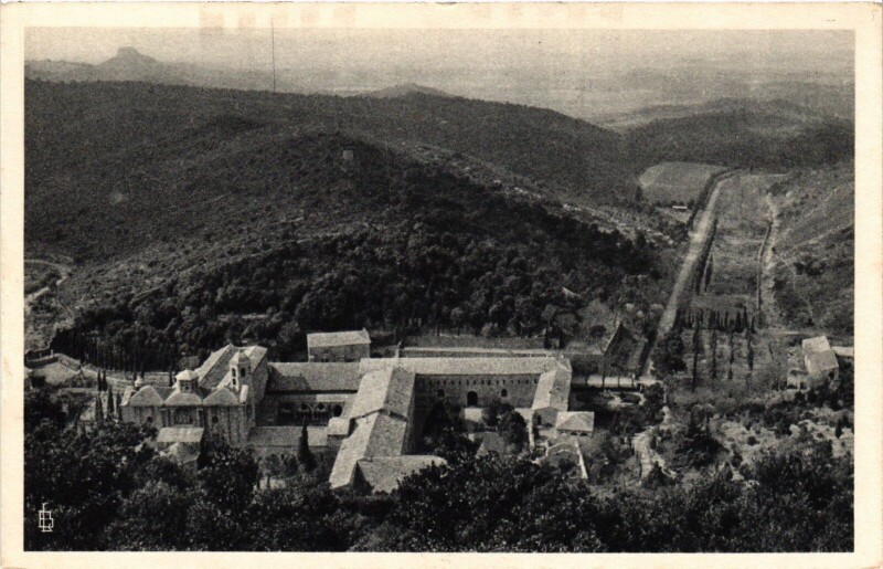 Carte postale ancienne Abbaye de Fontfroide Vue Panoramique France