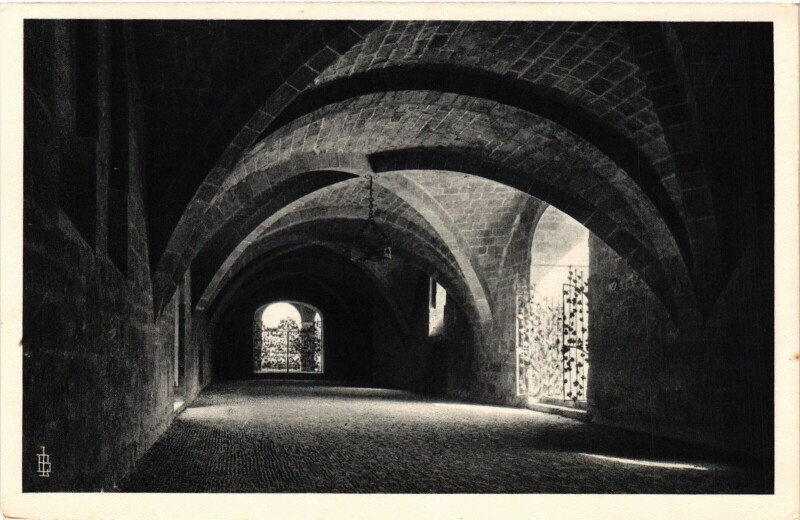 Carte postale ancienne Abbaye de Fontfroide La Salle des Gardes France