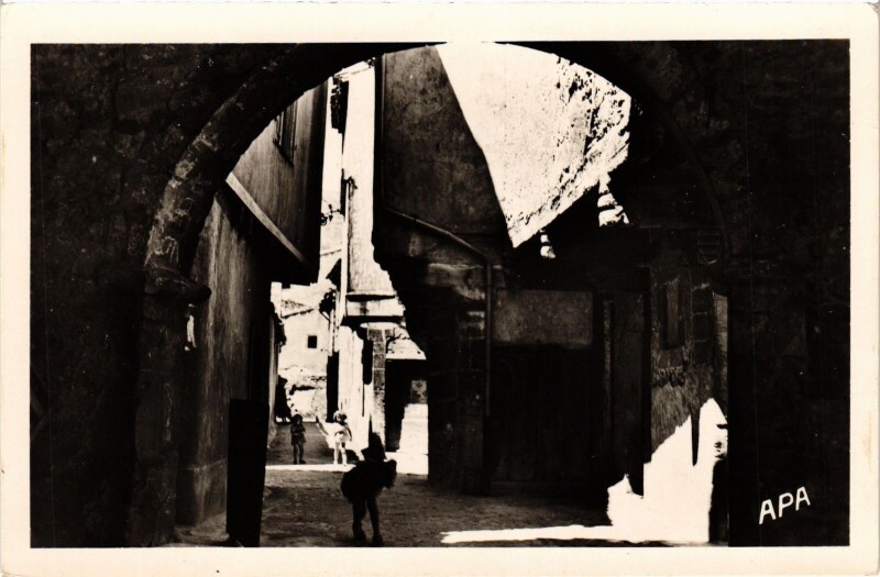 Carte postale ancienne Alet-les-Bains Rue Malbec. Vieilles maisons France à Alet-les-Bains