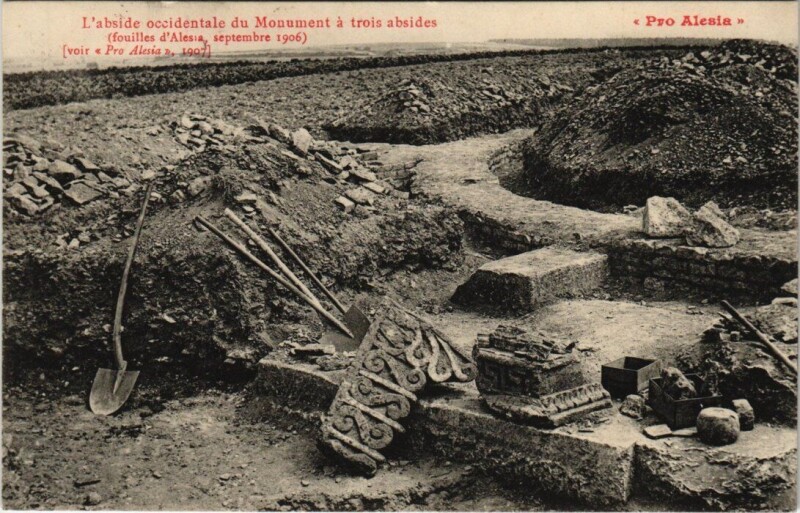 Carte postale ancienne Pro Alesia - L'Abside occidentale du Monument